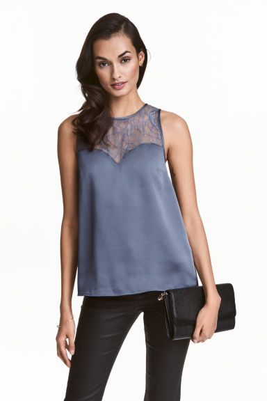 Sleeveless top with lace